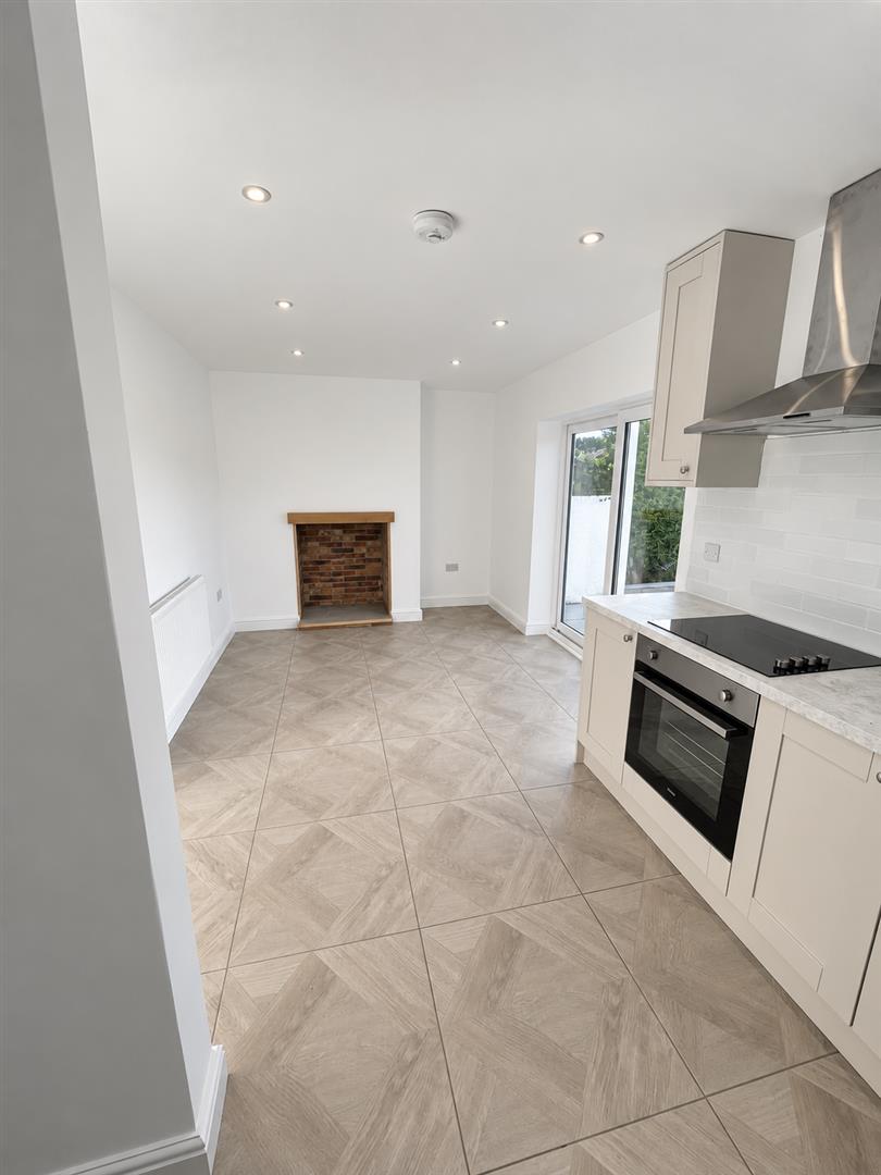 Llanyrnewydd, Penclawdd, Swansea, SA4 3JL